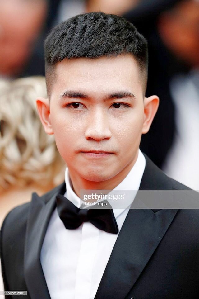 Không chọn ồn ào như Ngọc Trinh, Võ Cảnh lịch lãm xuất hiện trên thảm đỏ Cannes ngày thứ 6 - Ảnh 2.