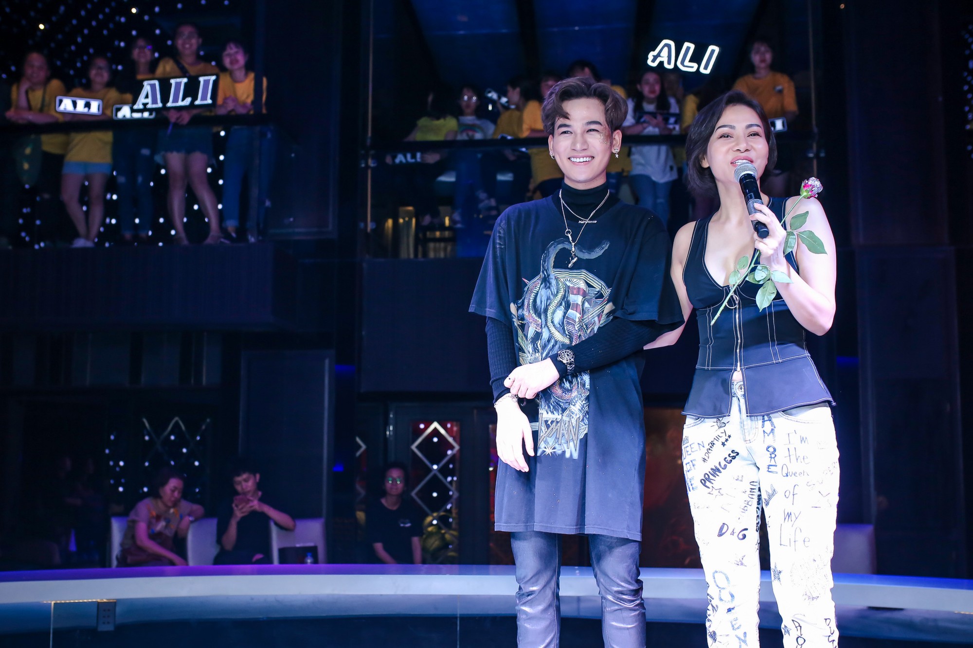 Ali Hoàng Dương bật khóc nghẹn ngào trong buổi ra mắt album mới, song ca đẳng cấp cùng Thu Minh! - Ảnh 3. Ali Hoàng Dương bật khóc nghẹn ngào trong buổi ra mắt album mới, song ca đẳng cấp cùng Thu Minh! - Ảnh 3.