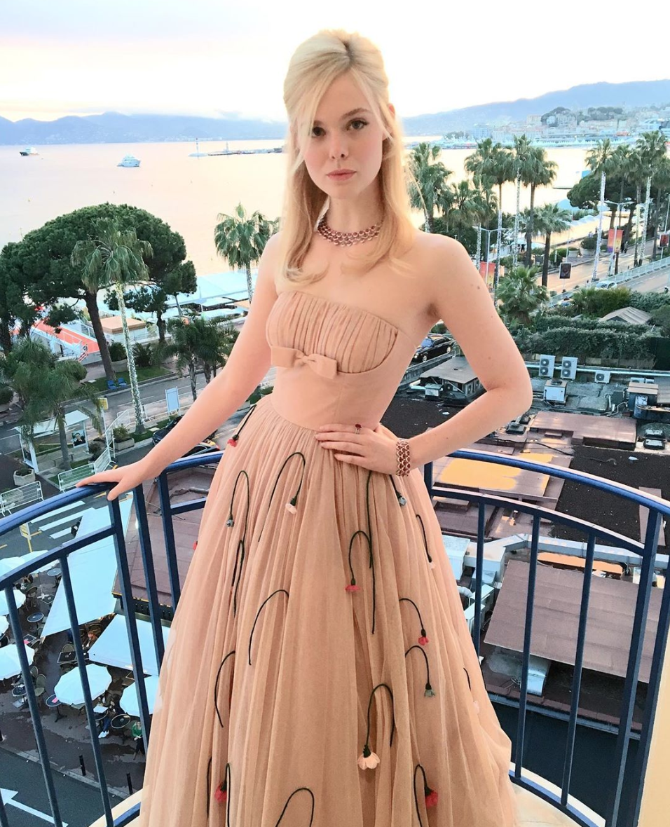 Elle Fanning lịm đi ngay giữa tiệc tại Cannes, và nguyên cớ thì là do câu chuyện váy áo y như Kim Kardashian - Ảnh 3. Elle Fanning lịm đi ngay giữa tiệc tại Cannes, và nguyên cớ thì là do câu chuyện váy áo y như Kim Kardashian - Ảnh 3.