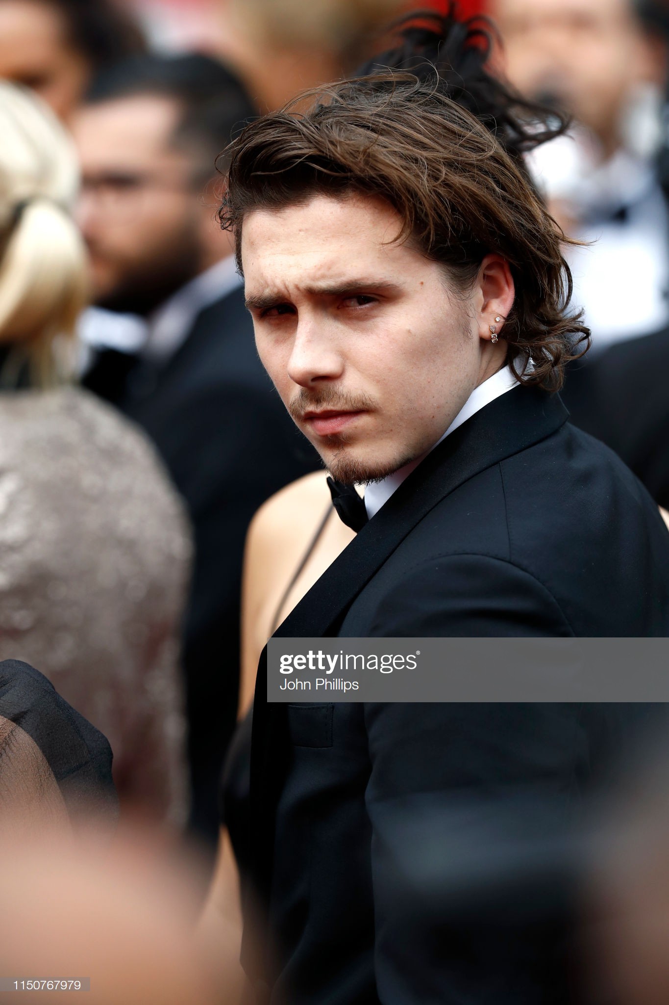 Thảm đỏ Cannes nóng lên từng phút: Brad Pitt - Leonardo lịch lãm ná thở, Chương Tử Di khoe vòng một giành spotlight - Ảnh 7. Thảm đỏ Cannes nóng lên từng phút: Brad Pitt - Leonardo lịch lãm ná thở, Chương Tử Di khoe vòng một giành spotlight - Ảnh 7.