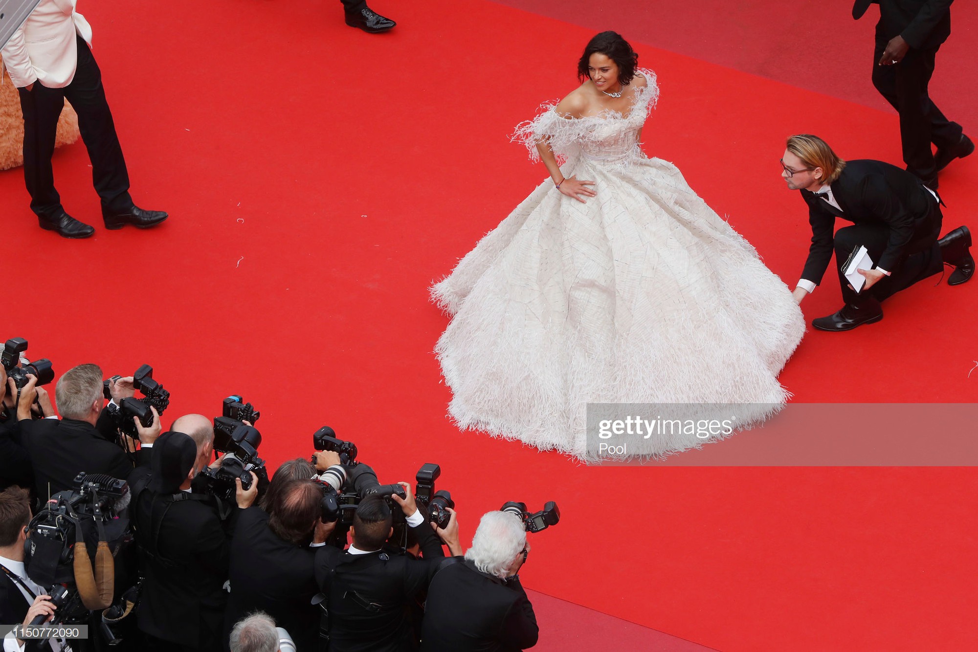Thảm đỏ Cannes nóng lên từng phút: Brad Pitt - Leonardo lịch lãm ná thở, Chương Tử Di khoe vòng một giành spotlight - Ảnh 19. Thảm đỏ Cannes nóng lên từng phút: Brad Pitt - Leonardo lịch lãm ná thở, Chương Tử Di khoe vòng một giành spotlight - Ảnh 19.
