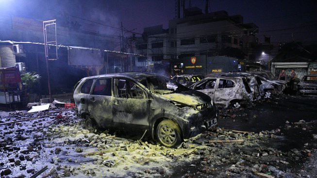 Biểu tình bạo lực tại Jakarta khiến hơn 200 người thương vong - Ảnh 2.