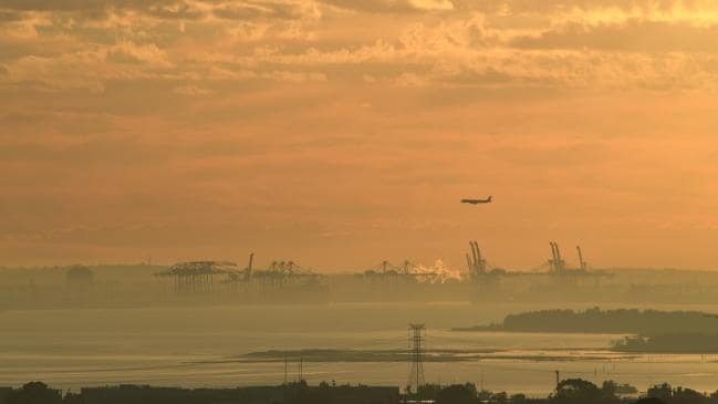 Lớp khói dày nguy hại bao phủ, toàn TP Sydney bị ô nhiễm nghiêm trọng - Ảnh 1.