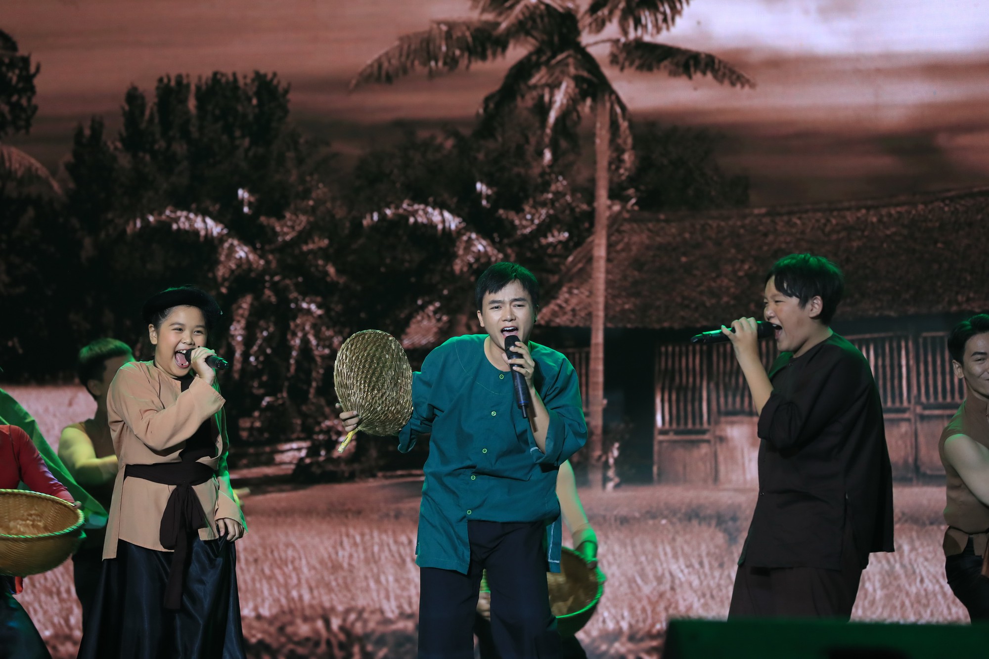 Tuyệt đỉnh song ca nhí 2019 kết thúc với chiến thắng của đội Hồ Việt Trung - Diệu Nhi - Ảnh 14. Tuyệt đỉnh song ca nhí 2019 kết thúc với chiến thắng của đội Hồ Việt Trung - Diệu Nhi - Ảnh 14.