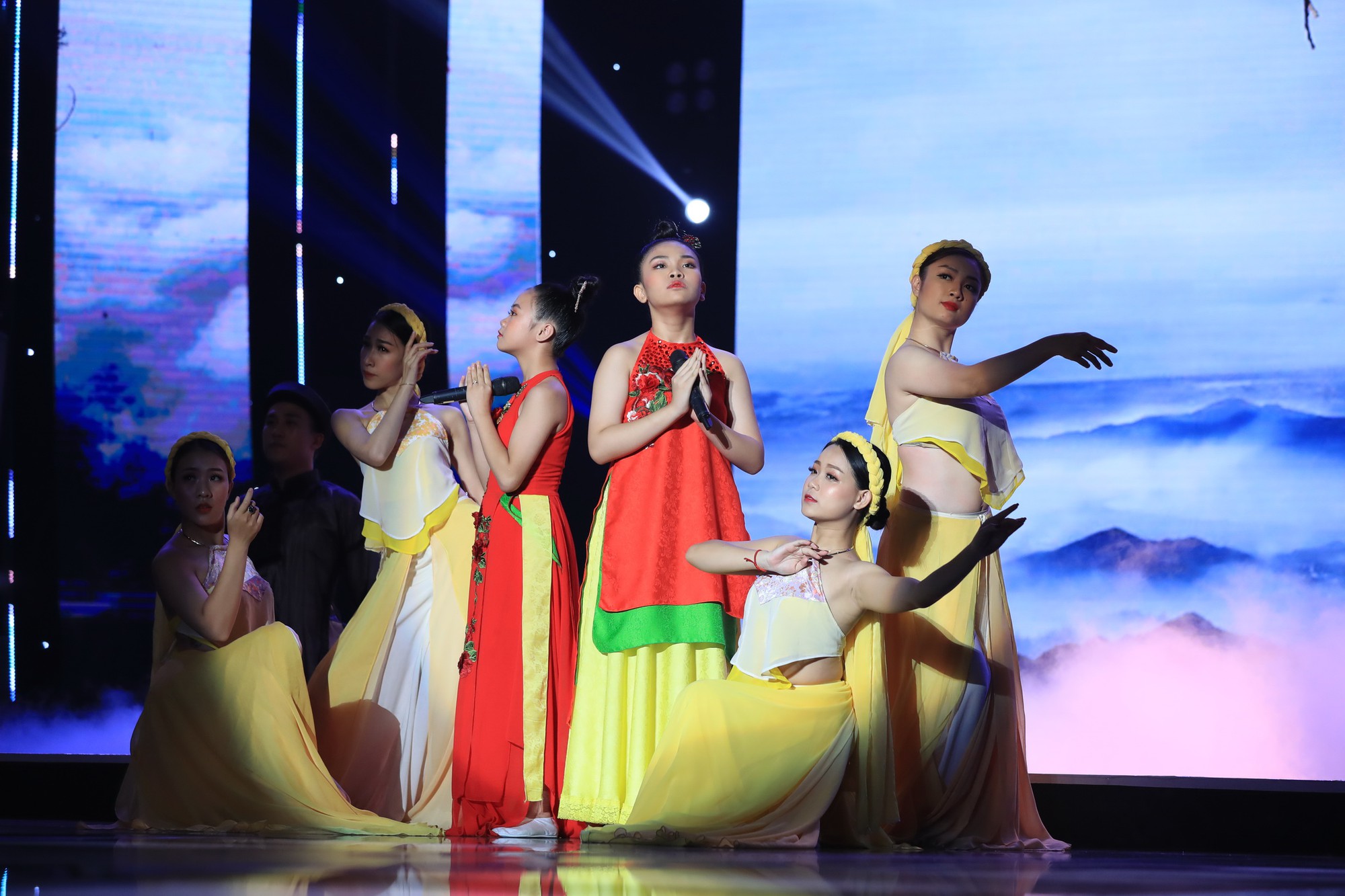 Tuyệt đỉnh song ca nhí 2019 kết thúc với chiến thắng của đội Hồ Việt Trung - Diệu Nhi - Ảnh 12. Tuyệt đỉnh song ca nhí 2019 kết thúc với chiến thắng của đội Hồ Việt Trung - Diệu Nhi - Ảnh 12.