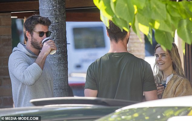 Thor Chris Hemsworth fue captado tomando un café con su ex amante, personaje que llamó especialmente la atención por su repentina aparición - Foto 6.