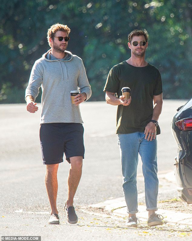 Anh em nhà Thor đẹp trai ngời ngời cùng khung hình và hàng Úc của Chris Hemsworth lại chiếm hết spotlight - Ảnh 3.