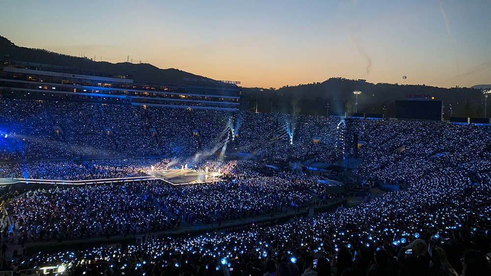 Vượt Twenty One Pilots, BTS là nhóm nhạc đầu tiên trên thế giới lập thành tích này trên BXH Billboard! - Ảnh 3. Vượt Twenty One Pilots, BTS là nhóm nhạc đầu tiên trên thế giới lập thành tích này trên BXH Billboard! - Ảnh 3.