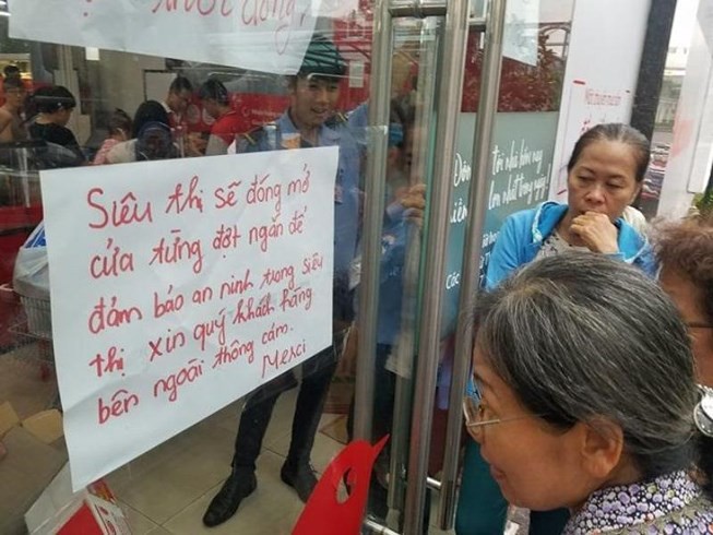 Đại diện Auchan Việt Nam: Chúng tôi quá xấu hổ - Ảnh 1.