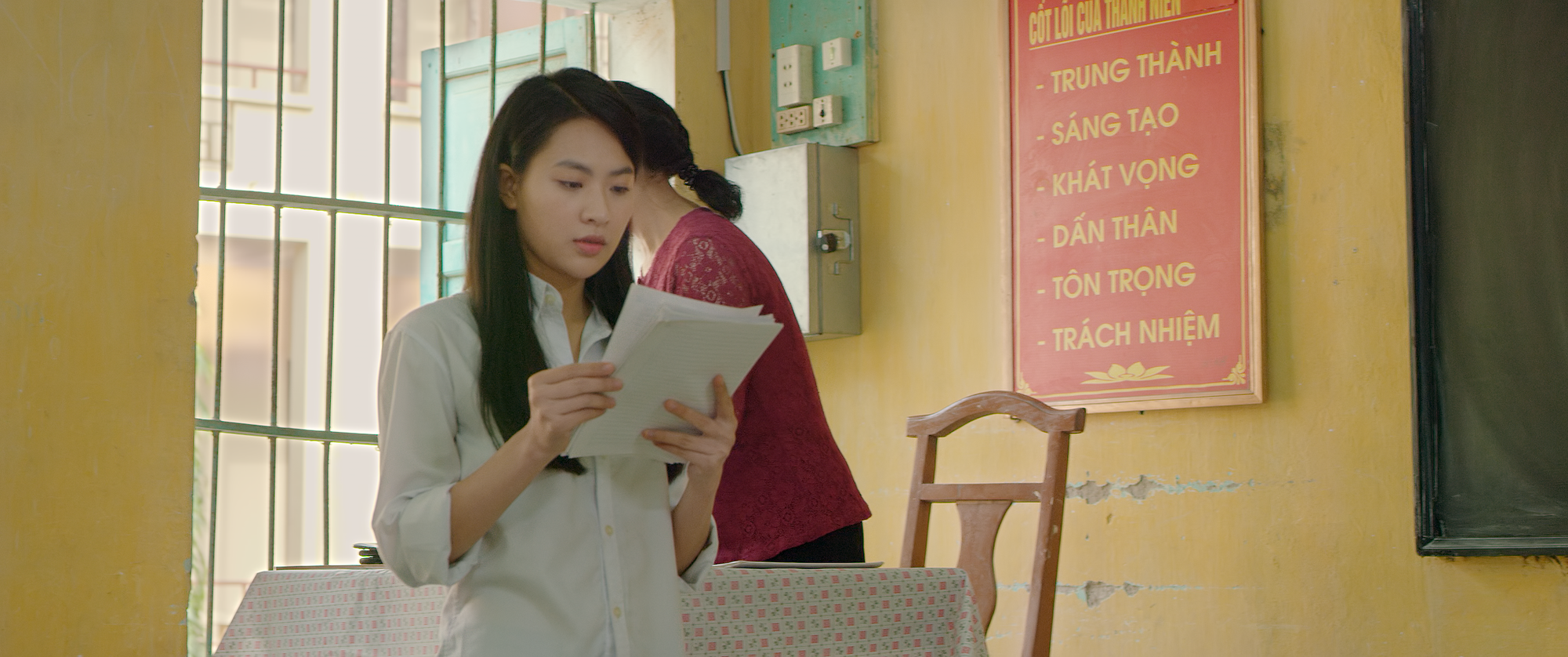 Tháng 5 Để Dành: Tình yêu trong trẻo, ước hẹn xa vời nhưng dòng thời gian lại quá ảo! - Ảnh 8. Tháng 5 Để Dành: Tình yêu trong trẻo, ước hẹn xa vời nhưng dòng thời gian lại quá ảo! - Ảnh 8.