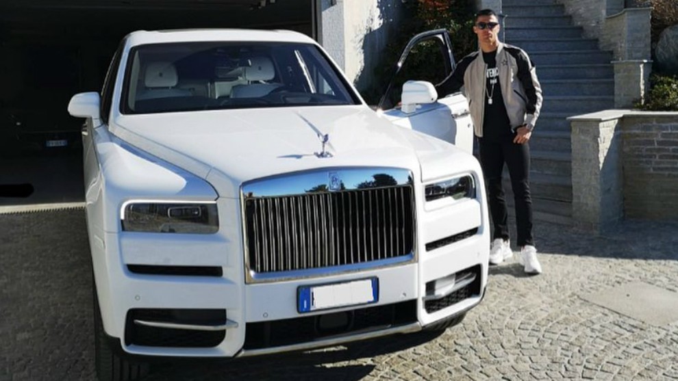 Mùa giải sắp kết thúc, Ronaldo tự thưởng cho bản thân siêu xe triệu USD khiến fan trầm trồ: Đẳng cấp vậy mới xứng với anh - Ảnh 9. Mùa giải sắp kết thúc, Ronaldo tự thưởng cho bản thân siêu xe triệu USD khiến fan trầm trồ: Đẳng cấp vậy mới xứng với anh - Ảnh 9.