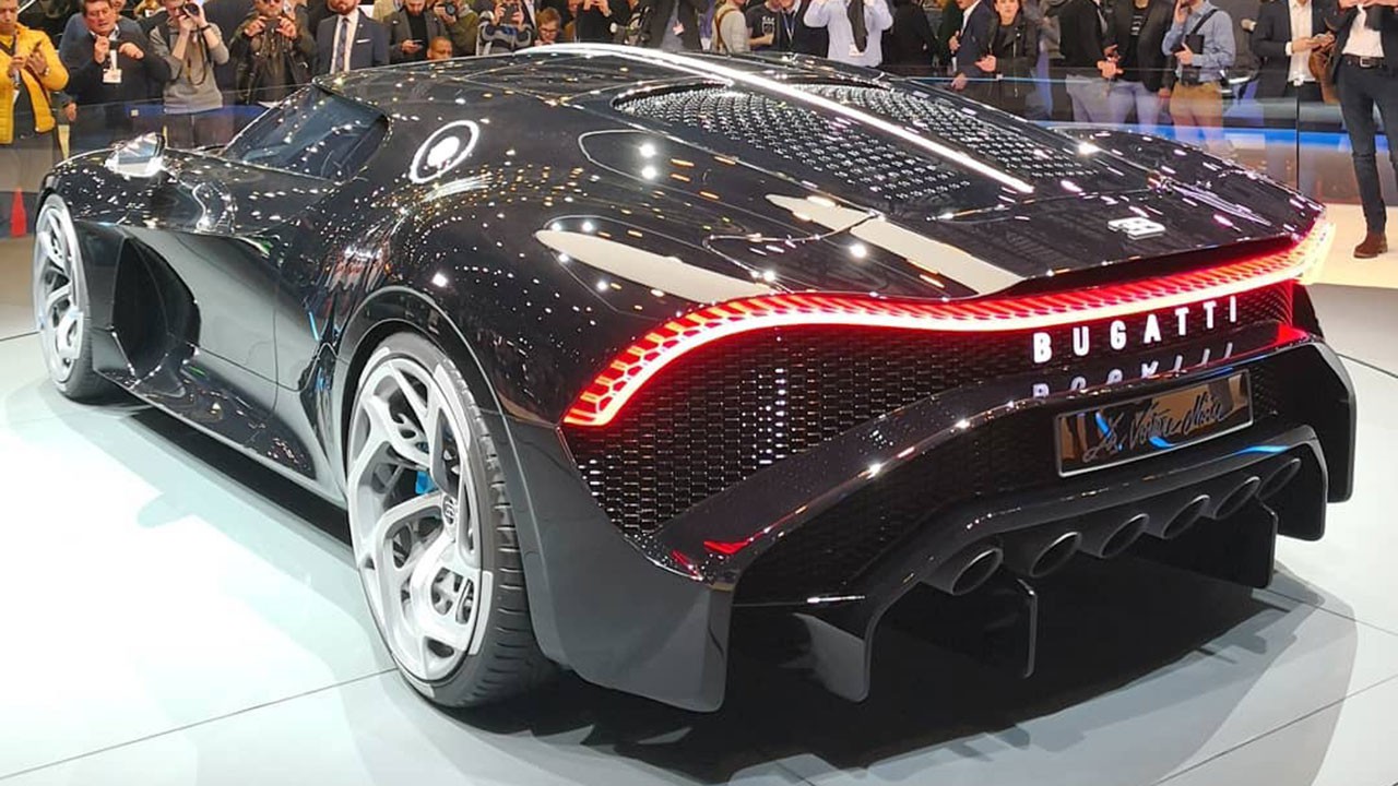 Сколько стоит самая дорогая станция. Бугатти Ноир 2021. Машина Bugatti la voiture noire. Бугатти la voiture noire 2021. Бугатти Bugatti la voiture noire.