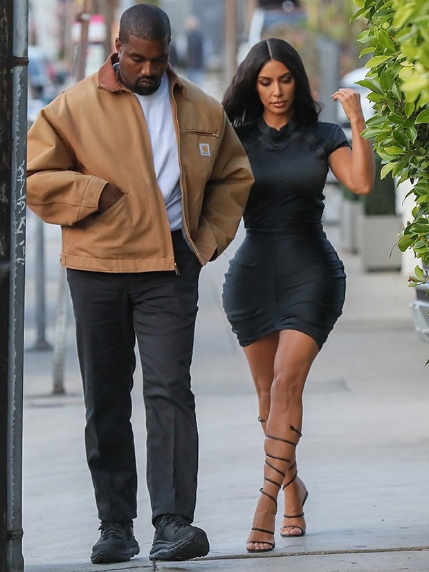 Kim Kardashian cùng chồng đi hẹn hò kỷ niệm 5 năm ngày cưới nhưng vòng eo con kiến của cô mới là tâm điểm chú ý - Ảnh 2.