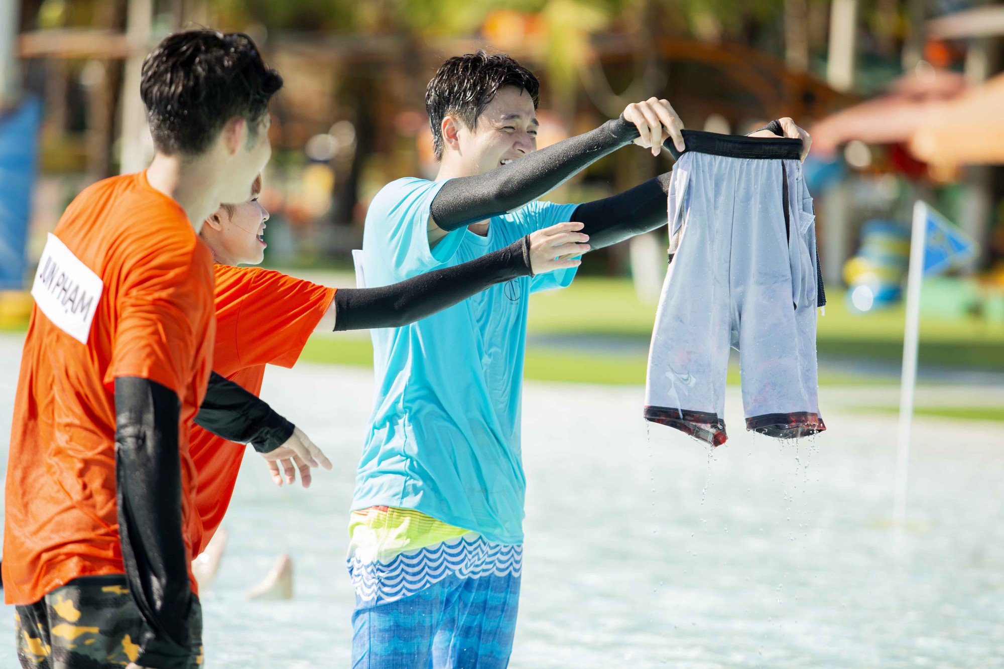 Running Man: Bị Kelvin Khánh chơi xấu, Trấn Thành quyết định... cởi luôn quần - Ảnh 5. Running Man: Bị Kelvin Khánh chơi xấu, Trấn Thành quyết định... cởi luôn quần - Ảnh 5.