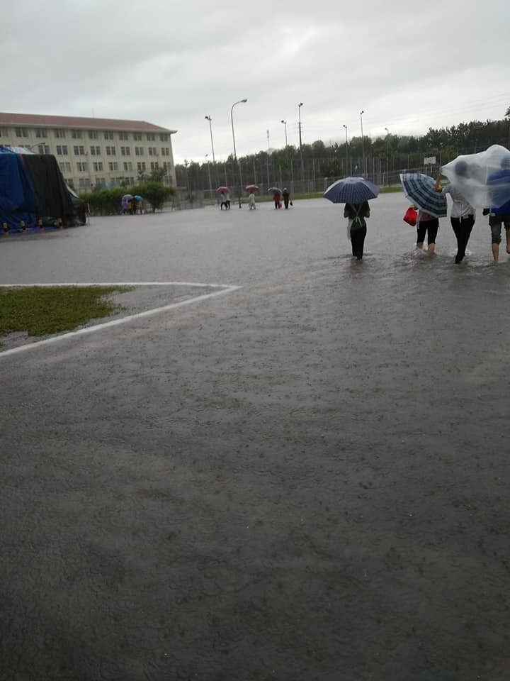Chùm ảnh: Lũ lớn kinh hoàng càn quét Móng Cái, 1 người mất tích, hàng loạt tàu thuyền bị đắm và tài sản bị nhấn chìm - Ảnh 11.