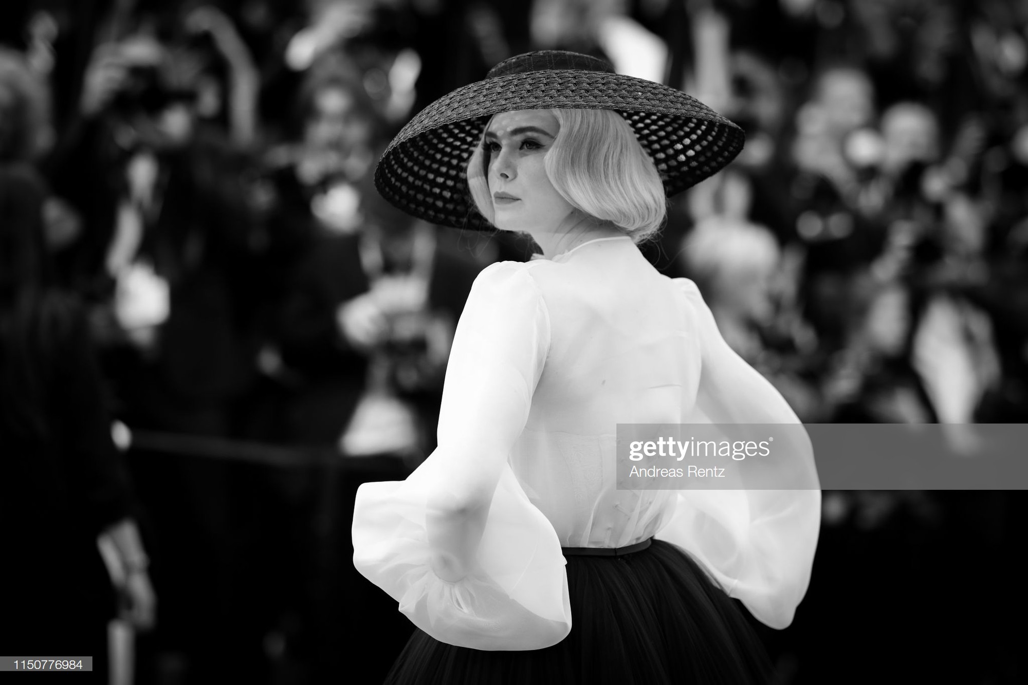 Top khoảnh khắc đắt giá nhất Cannes 2019: Dàn mỹ nhân 9X bất ngờ chiếm đa số, Selena và cặp đôi Brooklyn ấn tượng mạnh - Ảnh 13. Top khoảnh khắc đắt giá nhất Cannes 2019: Dàn mỹ nhân 9X bất ngờ chiếm đa số, Selena và cặp đôi Brooklyn ấn tượng mạnh - Ảnh 13.