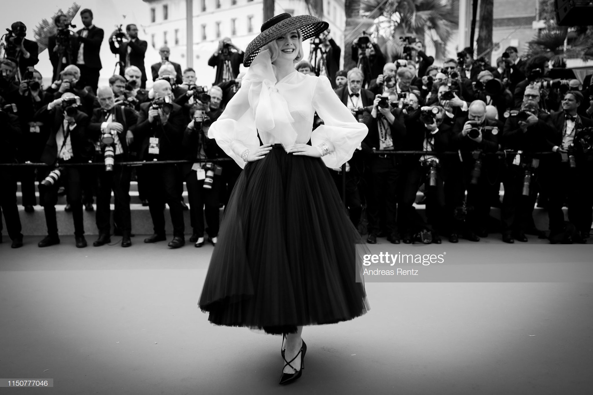 Top khoảnh khắc đắt giá nhất Cannes 2019: Dàn mỹ nhân 9X bất ngờ chiếm đa số, Selena và cặp đôi Brooklyn ấn tượng mạnh - Ảnh 12. Top khoảnh khắc đắt giá nhất Cannes 2019: Dàn mỹ nhân 9X bất ngờ chiếm đa số, Selena và cặp đôi Brooklyn ấn tượng mạnh - Ảnh 12.