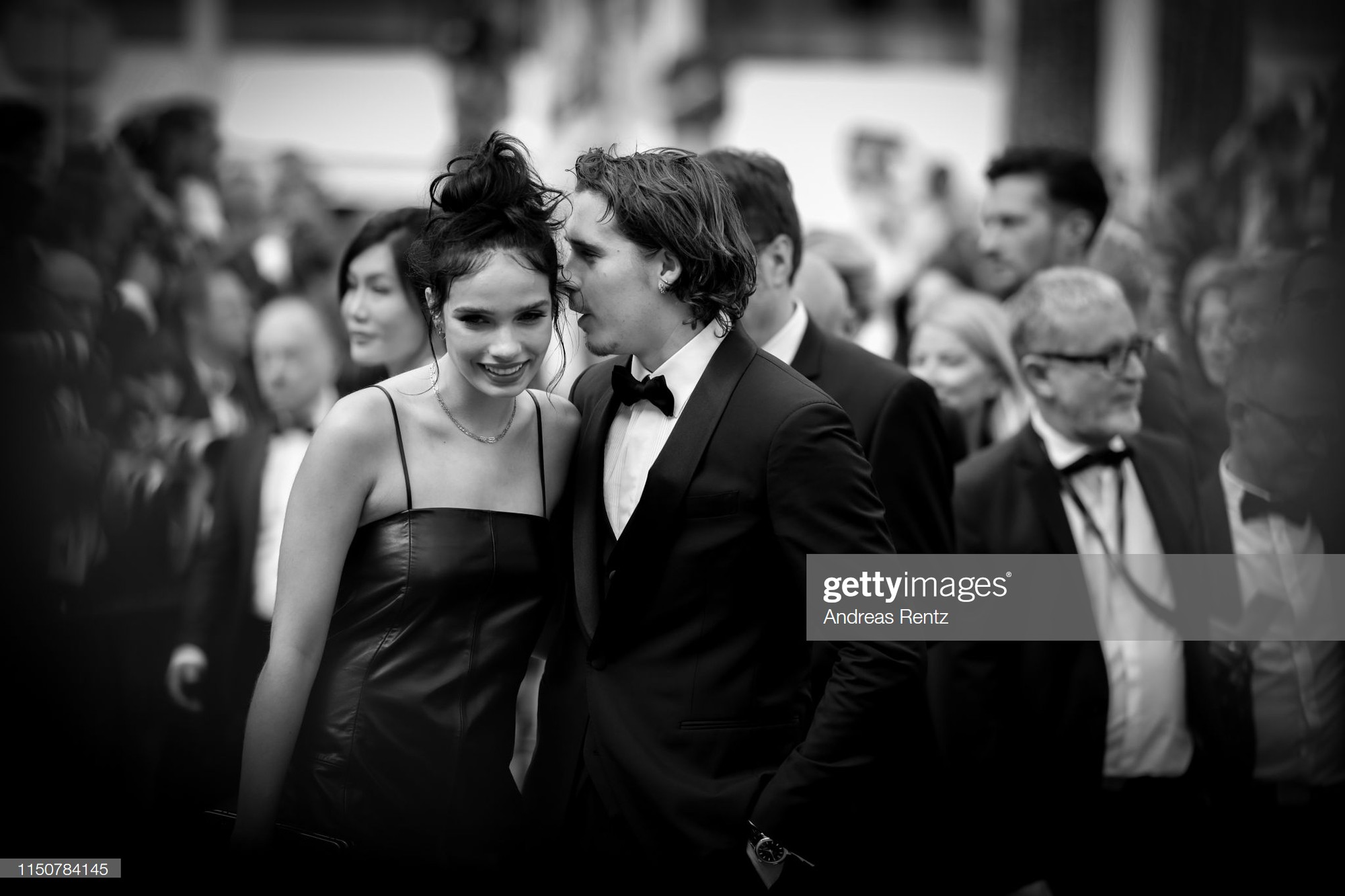 Top khoảnh khắc đắt giá nhất Cannes 2019: Dàn mỹ nhân 9X bất ngờ chiếm đa số, Selena và cặp đôi Brooklyn ấn tượng mạnh - Ảnh 3. Top khoảnh khắc đắt giá nhất Cannes 2019: Dàn mỹ nhân 9X bất ngờ chiếm đa số, Selena và cặp đôi Brooklyn ấn tượng mạnh - Ảnh 3.