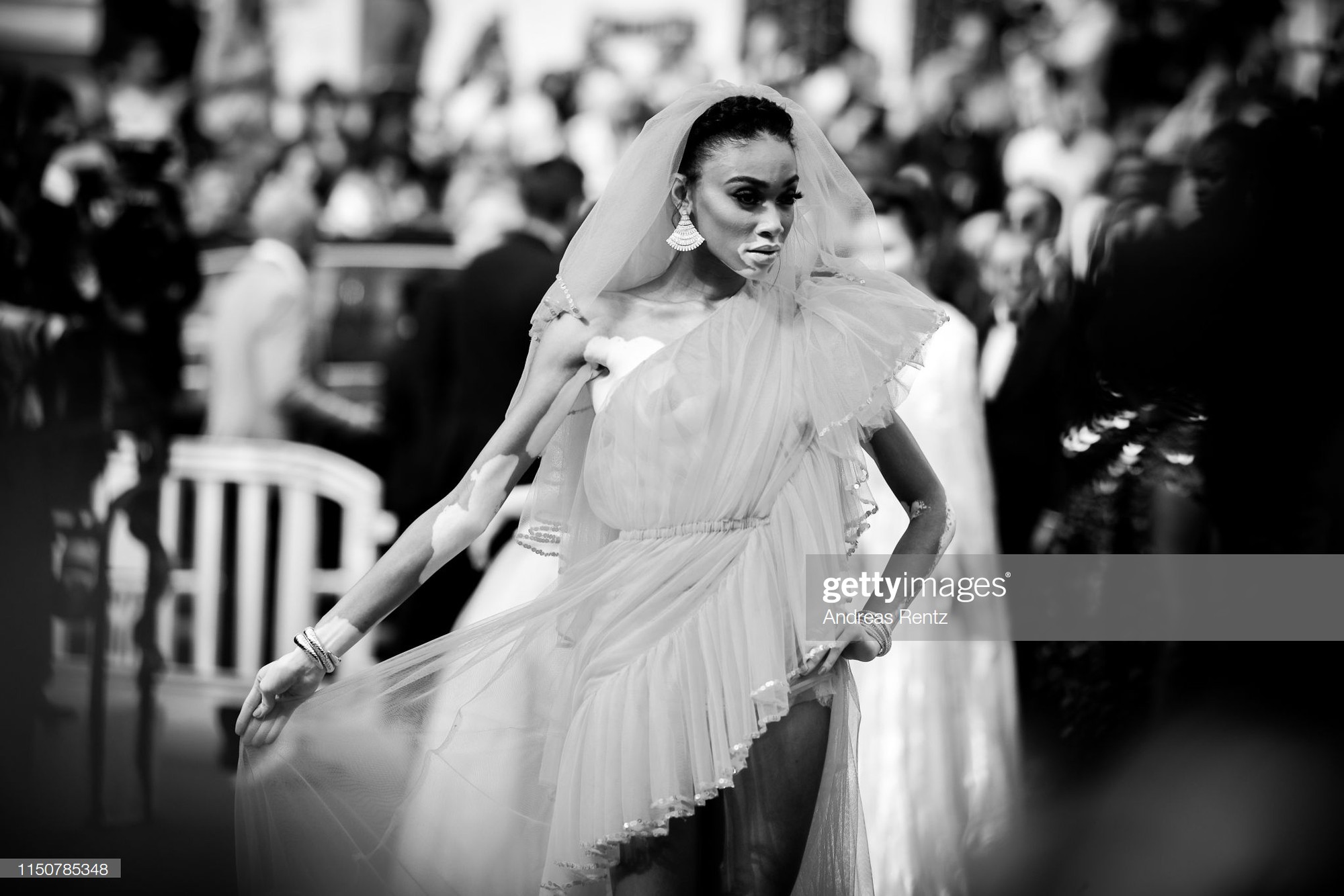 Top khoảnh khắc đắt giá nhất Cannes 2019: Dàn mỹ nhân 9X bất ngờ chiếm đa số, Selena và cặp đôi Brooklyn ấn tượng mạnh - Ảnh 19. Top khoảnh khắc đắt giá nhất Cannes 2019: Dàn mỹ nhân 9X bất ngờ chiếm đa số, Selena và cặp đôi Brooklyn ấn tượng mạnh - Ảnh 19.
