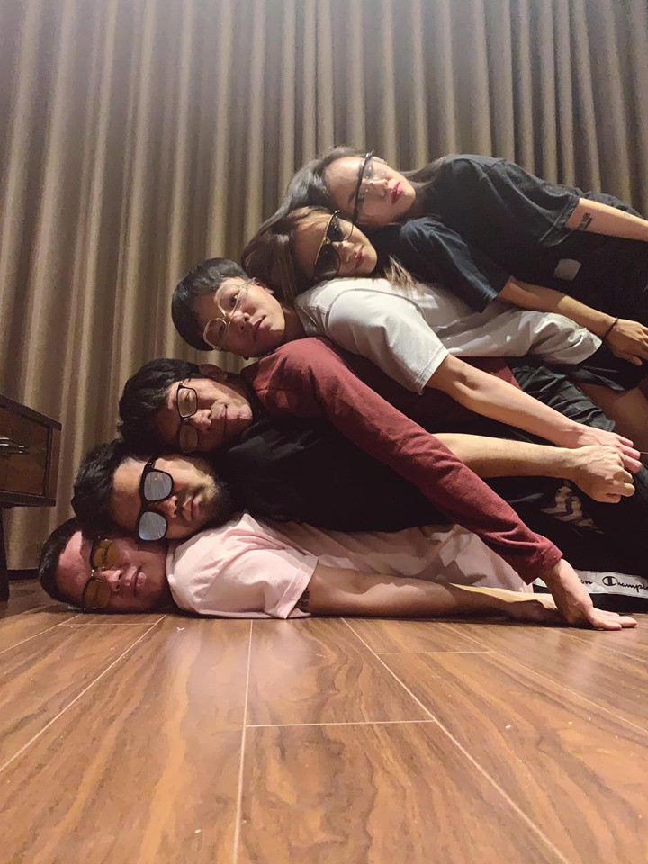 Dăm bữa lại pose ảnh lầy, Phương Ly được fan phong luôn danh hiệu cô gái vàng trong làng bám trend - Ảnh 1. Dăm bữa lại pose ảnh lầy, Phương Ly được fan phong luôn danh hiệu cô gái vàng trong làng bám trend - Ảnh 1.