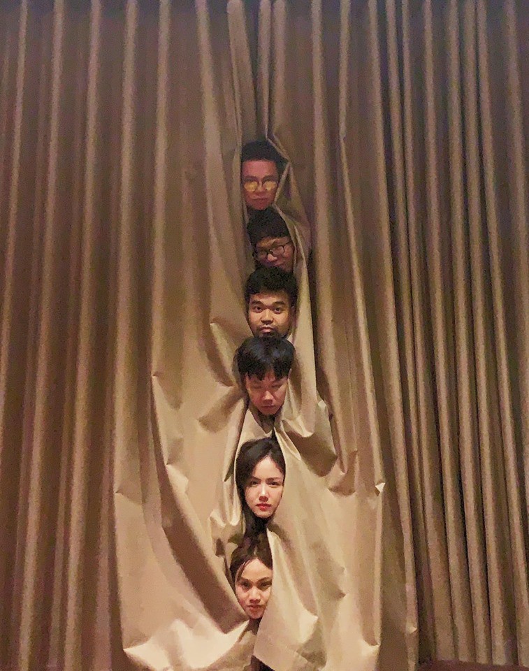 Dăm bữa lại pose ảnh lầy, Phương Ly được fan phong luôn danh hiệu cô gái vàng trong làng bám trend - Ảnh 2. Dăm bữa lại pose ảnh lầy, Phương Ly được fan phong luôn danh hiệu cô gái vàng trong làng bám trend - Ảnh 2.