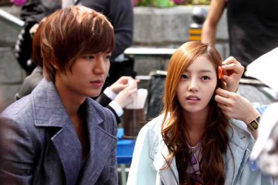 Goo Hara: Từ cô nàng theo đuổi Lee Min Ho tới scandal chấn động showbiz Hàn - Ảnh 2.