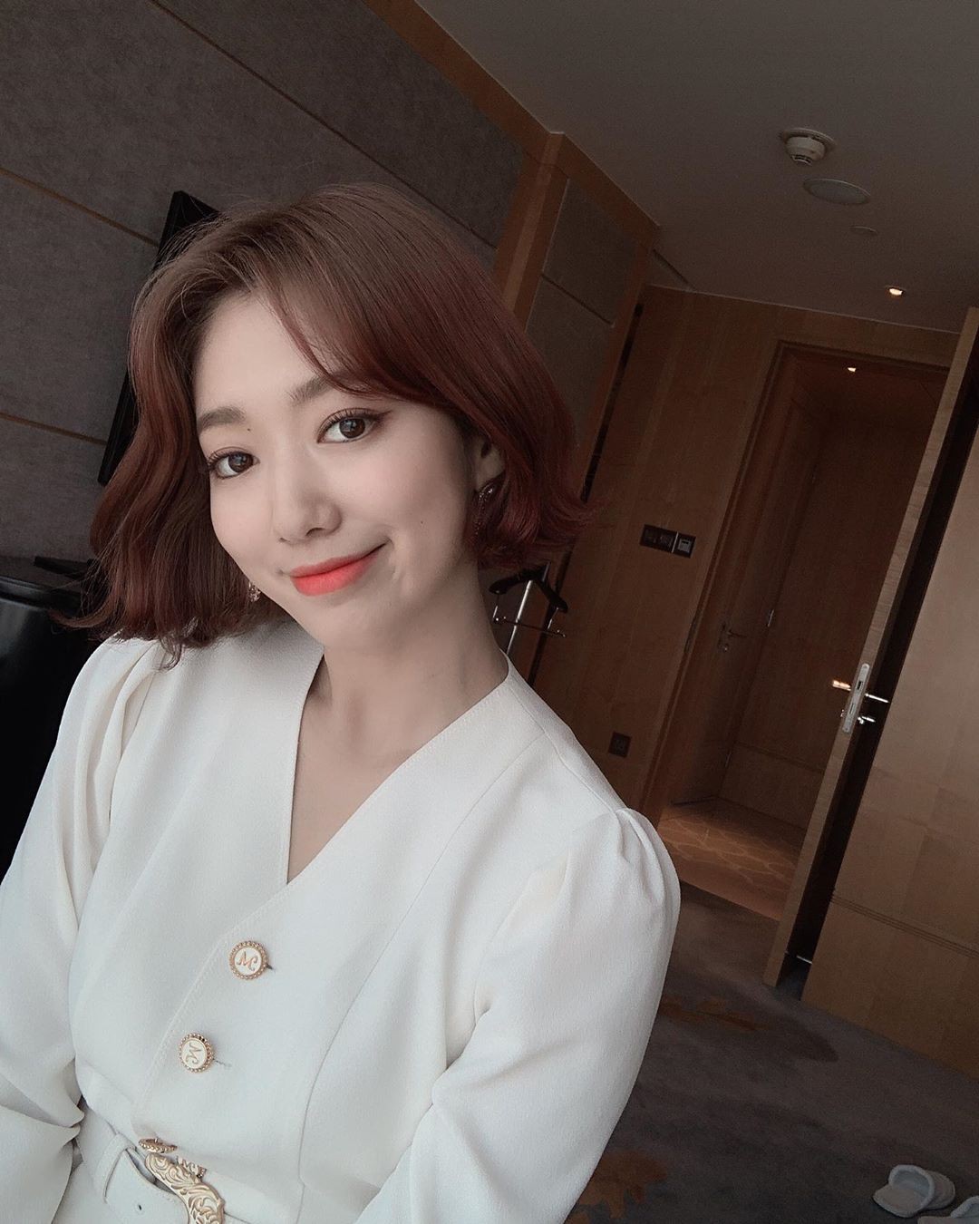 2 tháng sau khi làm mưa làm gió ở Paris, Park Shin Hye lại gây trầm trồ: Chụp ảnh hậu trường thôi mà sao đẹp thế! - Ảnh 1. 2 tháng sau khi làm mưa làm gió ở Paris, Park Shin Hye lại gây trầm trồ: Chụp ảnh hậu trường thôi mà sao đẹp thế! - Ảnh 1.