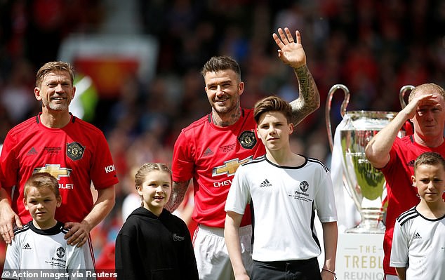 Bắt gặp Harper cùng mẹ đi cổ vũ David Beckham thi đấu, ai ngờ cô bé đã lớn và xinh đến mức này rồi - Ảnh 7.