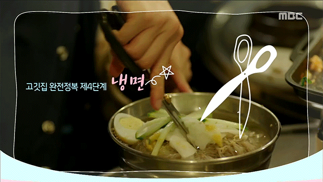 Món ăn quen thuộc của Hàn Quốc bỗng trở thành thứ giải nhiệt tuyệt vời cho mùa hè Hà Nội - Ảnh 1.