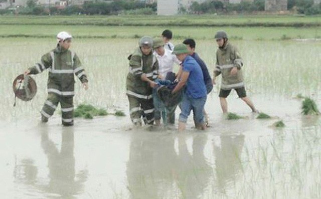 Vợ nguyên bí thư xã bị sét đánh tử vong khi đang đi làm đồng - Ảnh 1.