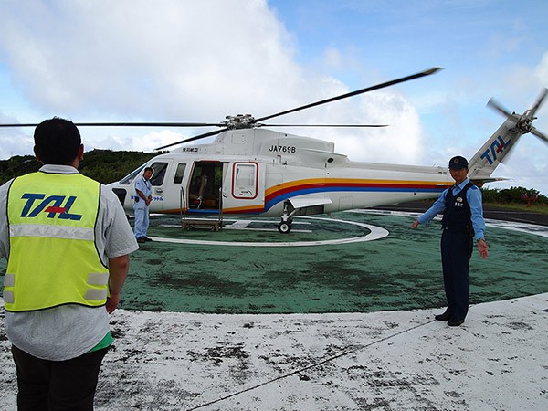 Nhật Bản: Trong miệng núi lửa đang âm ỉ vẫn có bãi đáp trực thăng và 200 người dân sinh sống - Ảnh 9.