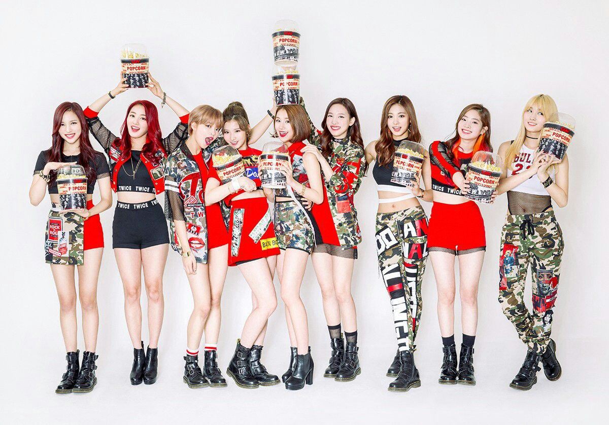 10 MV debut có lượt xem khủng nhất Kpop: BlackPink bá chủ, BTS lặn mất tăm, 2 đại diện nam duy nhất là ai? - Ảnh 7. 10 MV debut có lượt xem khủng nhất Kpop: BlackPink bá chủ, BTS lặn mất tăm, 2 đại diện nam duy nhất là ai? - Ảnh 7.