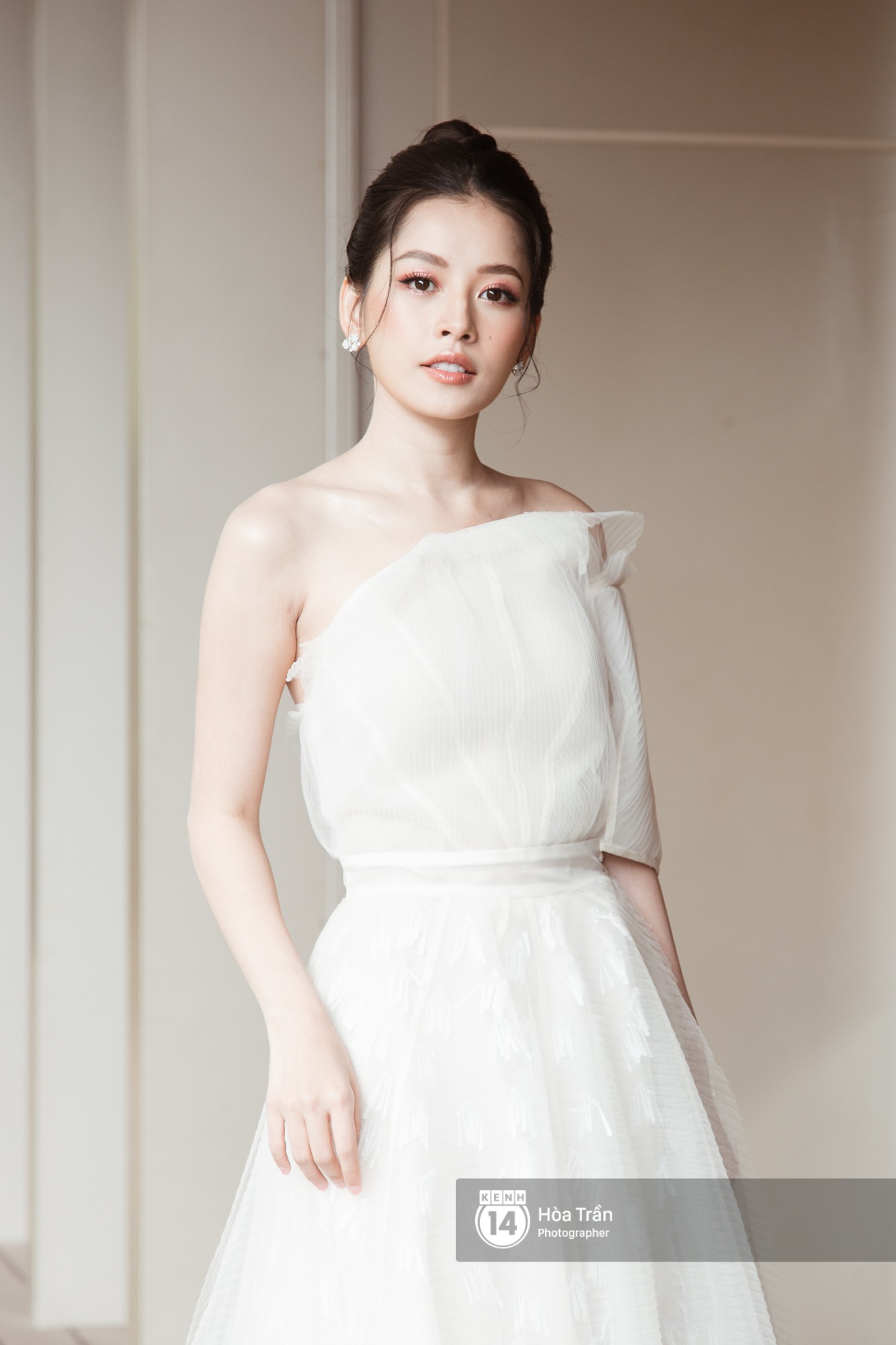 Sự kiện quy tụ dàn sao đình đám Vbiz hôm nay: Nhã Phương kín đáo sánh đôi bên Trường Giang, Chi Pu hờ hững khoe vai trần gợi cảm - Ảnh 4. Sự kiện quy tụ dàn sao đình đám Vbiz hôm nay: Nhã Phương kín đáo sánh đôi bên Trường Giang, Chi Pu hờ hững khoe vai trần gợi cảm - Ảnh 4.