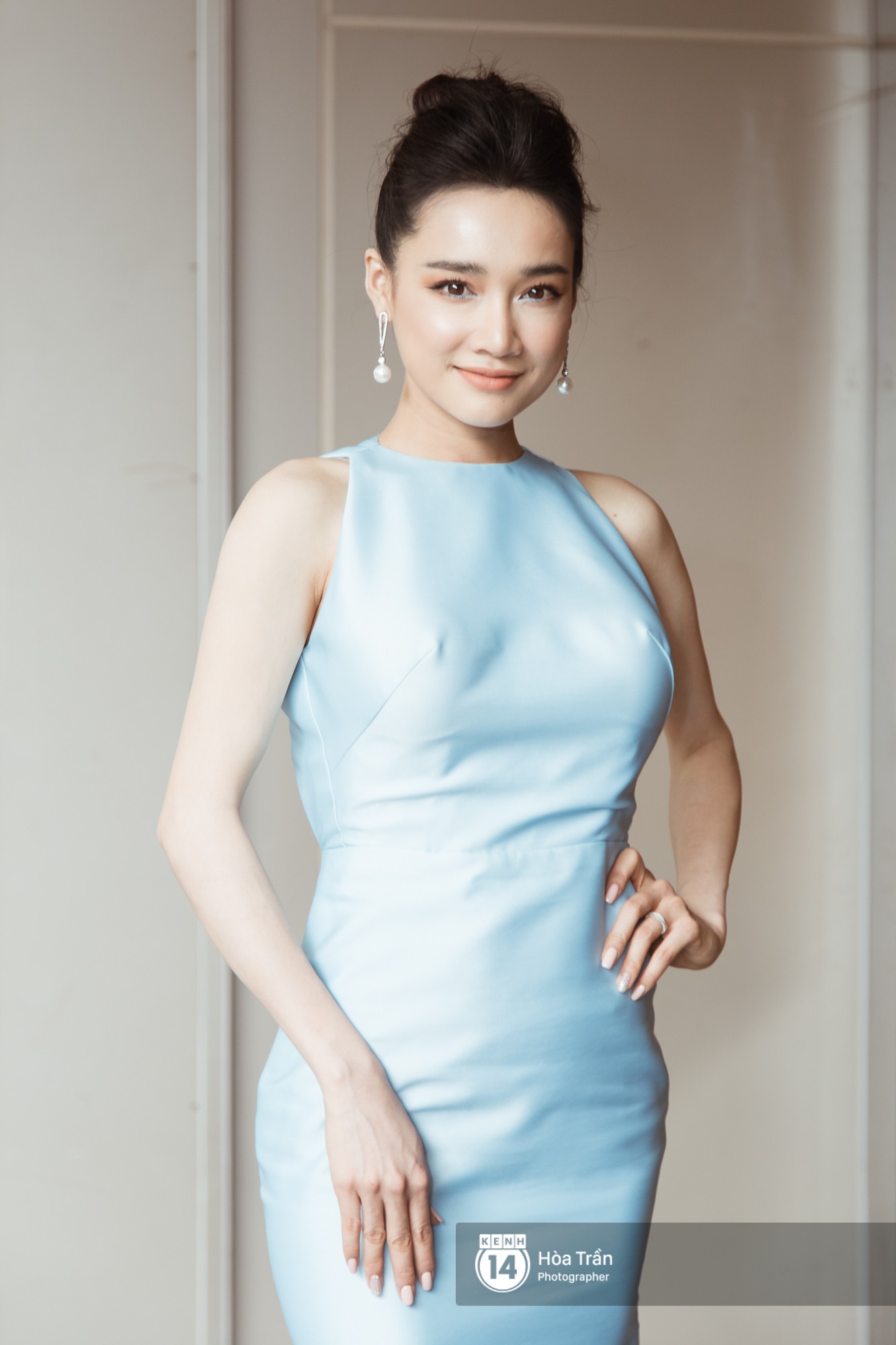 Sự kiện quy tụ dàn sao đình đám Vbiz hôm nay: Nhã Phương kín đáo sánh đôi bên Trường Giang, Chi Pu hờ hững khoe vai trần gợi cảm - Ảnh 2. Sự kiện quy tụ dàn sao đình đám Vbiz hôm nay: Nhã Phương kín đáo sánh đôi bên Trường Giang, Chi Pu hờ hững khoe vai trần gợi cảm - Ảnh 2.