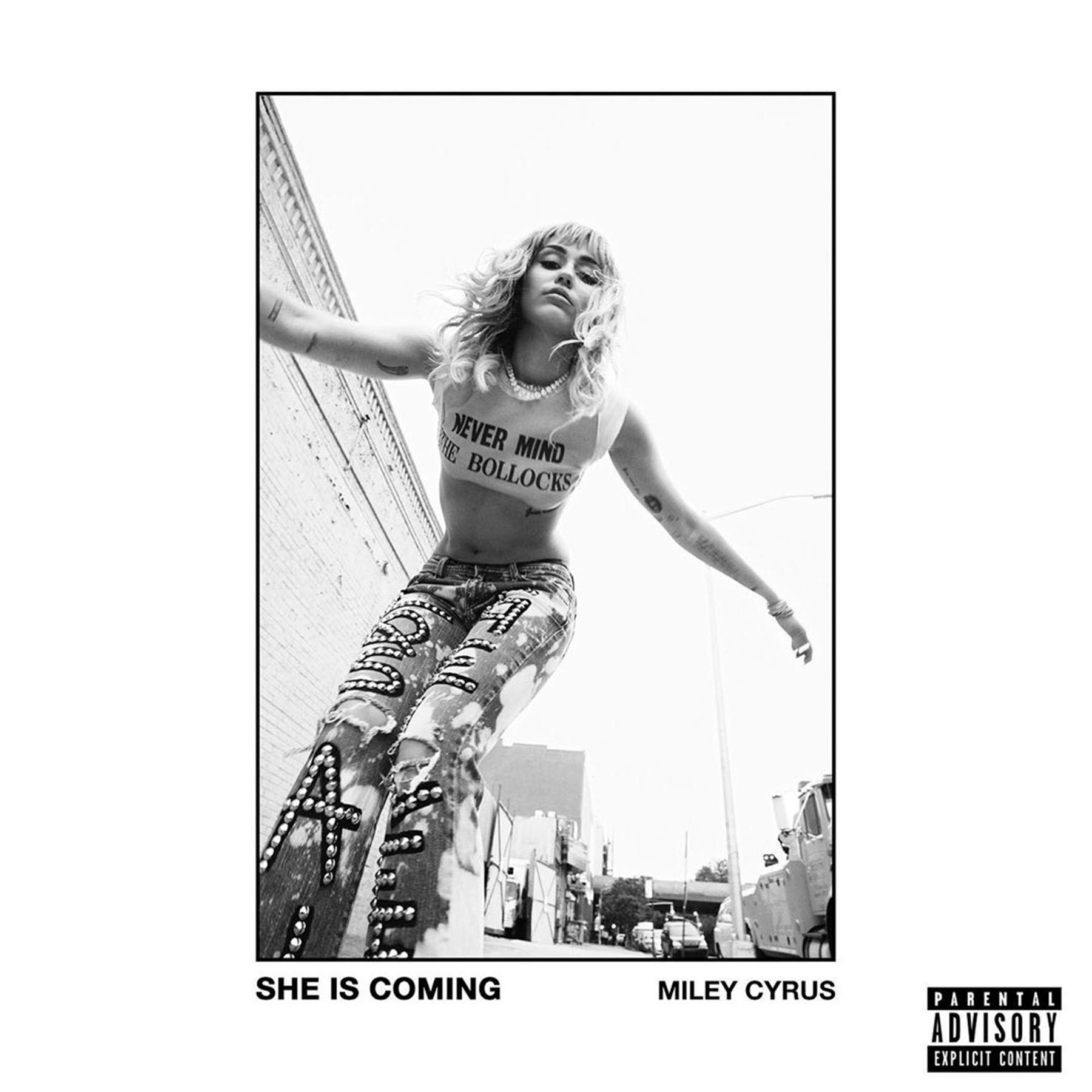 Miley Cyrus dời ngày trở lại làm chi để rồi đụng độ một loạt tên tuổi sừng sỏ như thế này đây - Ảnh 1. Miley Cyrus dời ngày trở lại làm chi để rồi đụng độ một loạt tên tuổi sừng sỏ như thế này đây - Ảnh 1.