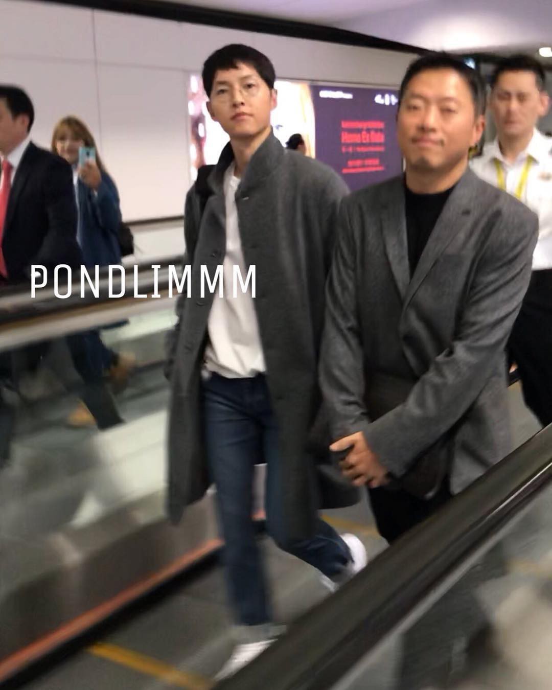 Lên cân xuống ký bất thường, Song Joong Ki lấy lại body 6 múi, bắp tay cuồn cuộn phát sốt lúc nào không hay - Ảnh 6. Lên cân xuống ký bất thường, Song Joong Ki lấy lại body 6 múi, bắp tay cuồn cuộn phát sốt lúc nào không hay - Ảnh 6.