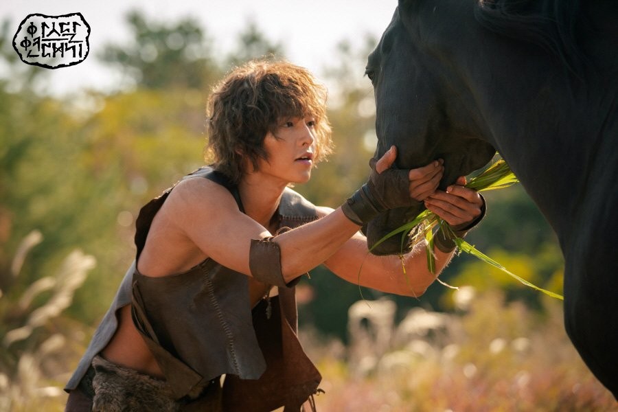 Lên cân xuống ký bất thường, Song Joong Ki lấy lại body 6 múi, bắp tay cuồn cuộn phát sốt lúc nào không hay - Ảnh 9. Lên cân xuống ký bất thường, Song Joong Ki lấy lại body 6 múi, bắp tay cuồn cuộn phát sốt lúc nào không hay - Ảnh 9.