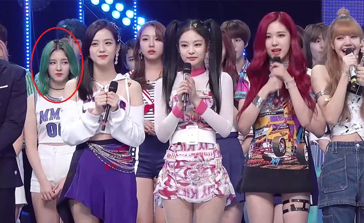 Không hẹn mà gặp, 4 nàng út đình đám của Kpop đều từng dính phốt thái độ trên truyền hình - Ảnh 8. Không hẹn mà gặp, 4 nàng út đình đám của Kpop đều từng dính phốt thái độ trên truyền hình - Ảnh 8.