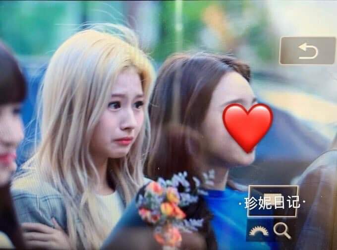 Sau Jihyo, đến lượt Sana (TWICE) bật khóc vì chịu quá nhiều áp lực từ truyền thông và netizen xứ Hàn hậu lùm xùm - Ảnh 2. Sau Jihyo, đến lượt Sana (TWICE) bật khóc vì chịu quá nhiều áp lực từ truyền thông và netizen xứ Hàn hậu lùm xùm - Ảnh 2.