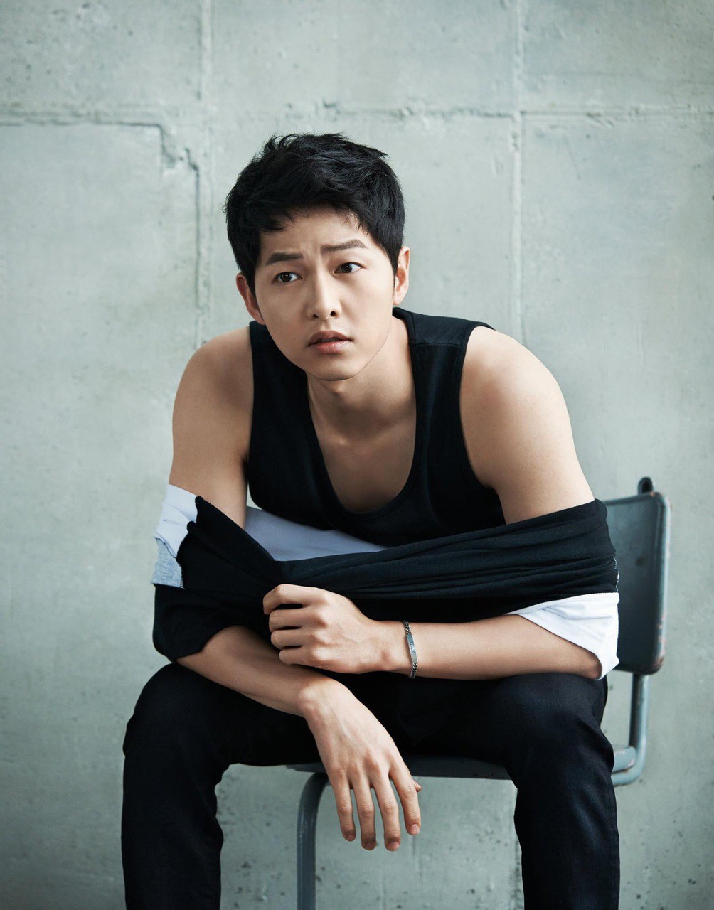 Lên cân xuống ký bất thường, Song Joong Ki lấy lại body 6 múi, bắp tay cuồn cuộn phát sốt lúc nào không hay - Ảnh 4. Lên cân xuống ký bất thường, Song Joong Ki lấy lại body 6 múi, bắp tay cuồn cuộn phát sốt lúc nào không hay - Ảnh 4.