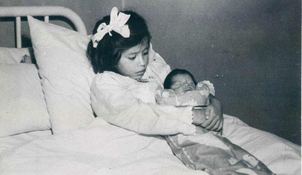 Bé gái làm mẹ sớm nhất lịch sử y học: 5 tuổi đã dậy thì và sinh con thành công - Ảnh 1.