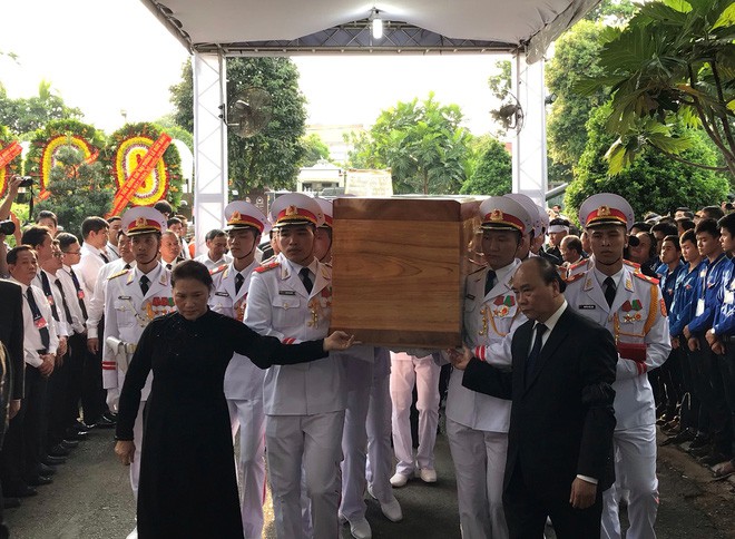 Lễ an táng cố Chủ tịch nước Lê Đức Anh ở TP Hồ Chí Minh - Ảnh 20. Lễ an táng cố Chủ tịch nước Lê Đức Anh ở TP Hồ Chí Minh - Ảnh 20.