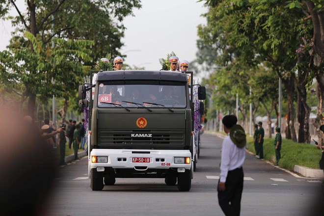 Lễ an táng cố Chủ tịch nước Lê Đức Anh ở TP Hồ Chí Minh - Ảnh 23. Lễ an táng cố Chủ tịch nước Lê Đức Anh ở TP Hồ Chí Minh - Ảnh 23.