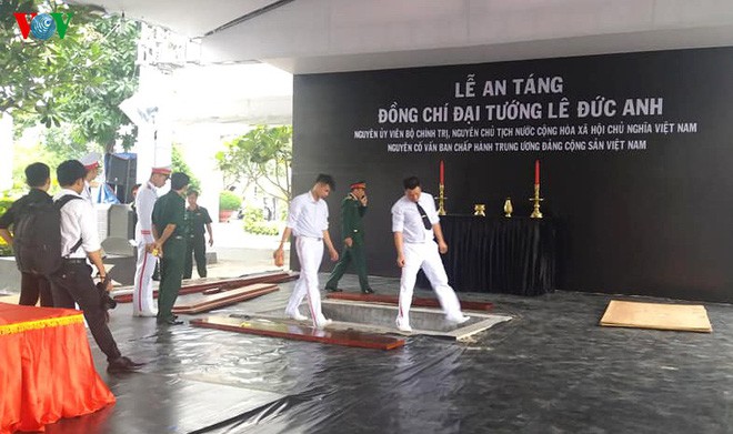 Lễ an táng cố Chủ tịch nước Lê Đức Anh ở TP Hồ Chí Minh - Ảnh 44. Lễ an táng cố Chủ tịch nước Lê Đức Anh ở TP Hồ Chí Minh - Ảnh 44.