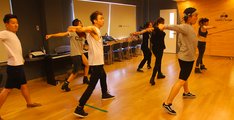 Muốn trở thành một thực tập sinh Kpop, bạn cần phải chuẩn bị tinh thần đối diện với những cửa ải đầy gian truân này - Ảnh 12. Muốn trở thành một thực tập sinh Kpop, bạn cần phải chuẩn bị tinh thần đối diện với những cửa ải đầy gian truân này - Ảnh 12.