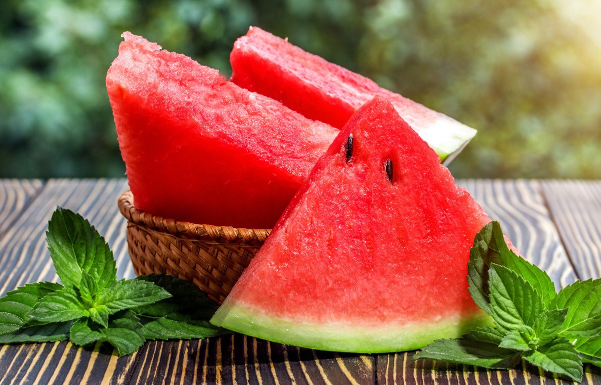 Dưa hấu giải nhiệt mùa hè quá chuẩn rồi nhưng ăn thế nào mới tốt từ trong ra ngoài thì ít ai biết - Ảnh 1. Dưa hấu giải nhiệt mùa hè quá chuẩn rồi nhưng ăn thế nào mới tốt từ trong ra ngoài thì ít ai biết - Ảnh 1.