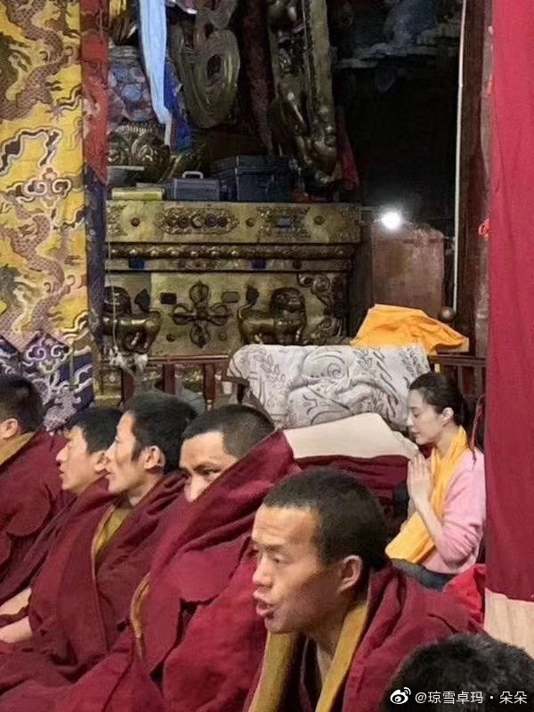 Tiết lộ loạt hình ảnh Phạm Băng Băng để mặt mộc, lặng lẽ tới tận Tây Tạng bái phật - Ảnh 1.