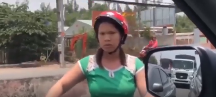 Trước khi đ&aacute;nh kh&aacute;ch đổ m&aacute;u v&igrave; thắc mắc gi&aacute; hủ tiếu, nữ chủ qu&aacute;n từng v&aacute;c m&atilde; tấu chặn &ocirc; t&ocirc; chửi bới t&agrave;i xế v&igrave; kh&ocirc;ng ăn đĩa cơm 35k? - Ảnh 3.
