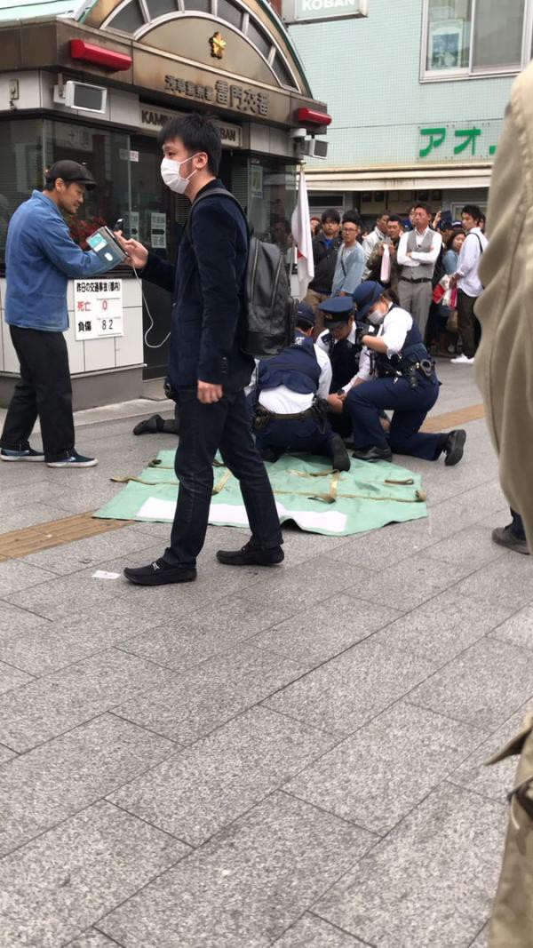 Thiếu tiền quá, người đàn ông đánh liều cầm dao đi cướp chốt cảnh sát - Ảnh 5. Thiếu tiền quá, người đàn ông đánh liều cầm dao đi cướp chốt cảnh sát - Ảnh 5.