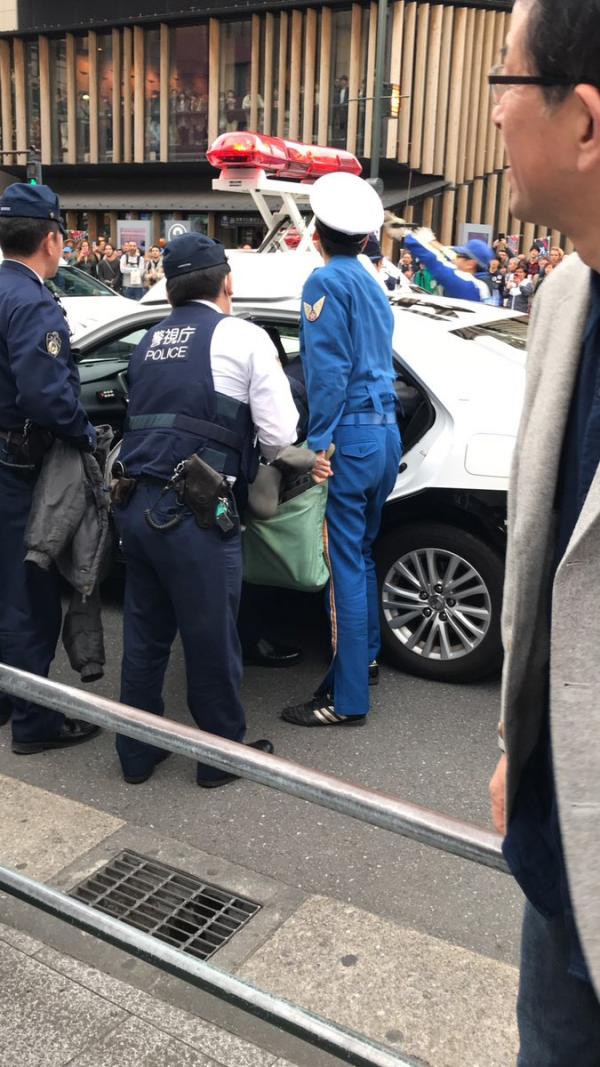 Thiếu tiền quá, người đàn ông đánh liều cầm dao đi cướp chốt cảnh sát - Ảnh 4. Thiếu tiền quá, người đàn ông đánh liều cầm dao đi cướp chốt cảnh sát - Ảnh 4.